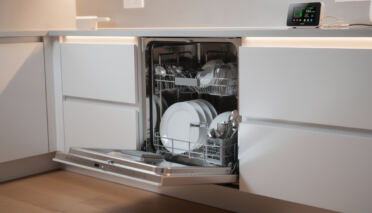 découvrez combien d'électricité consomme un lave-vaisselle moderne et comment optimiser son usage pour réduire votre facture d'énergie.